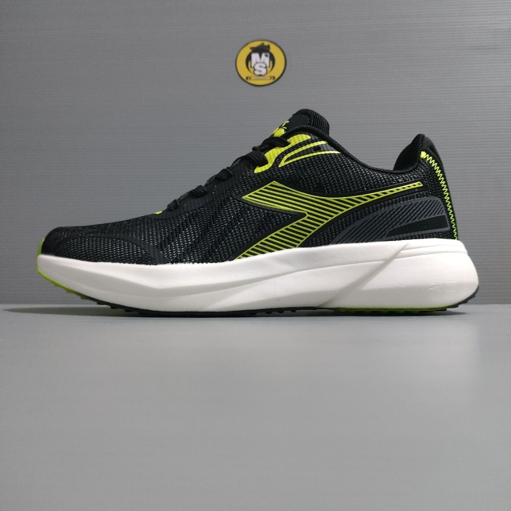 SALE AMBYAR DIADORA RUNNING MENS/ SEPATU LARI PRIA.