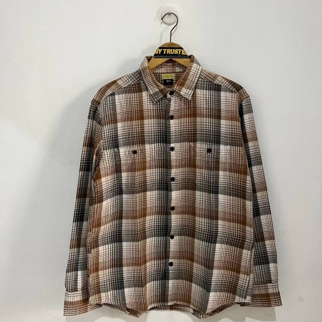 Flannel UNIQLO Coklat Cream - Original UNIQLO [size L]