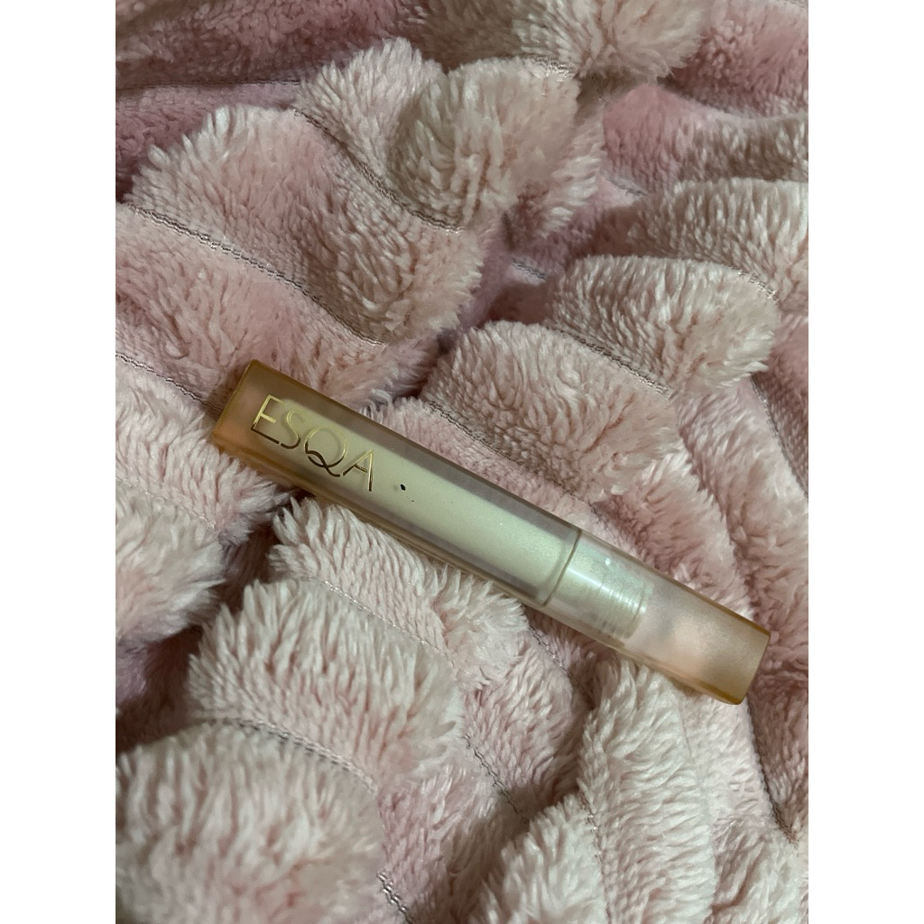 concealer esqa vanilla
