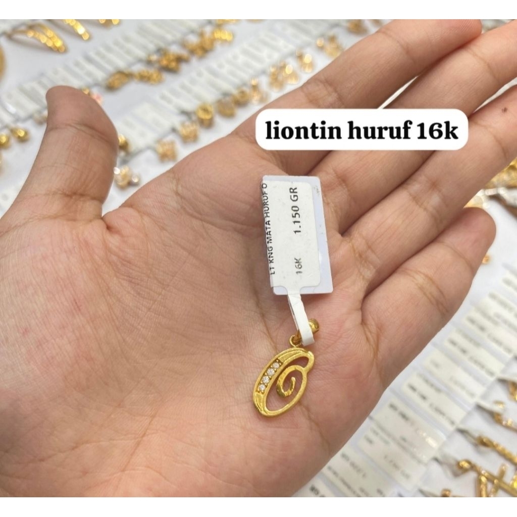 Liontin emas 70 huruf O