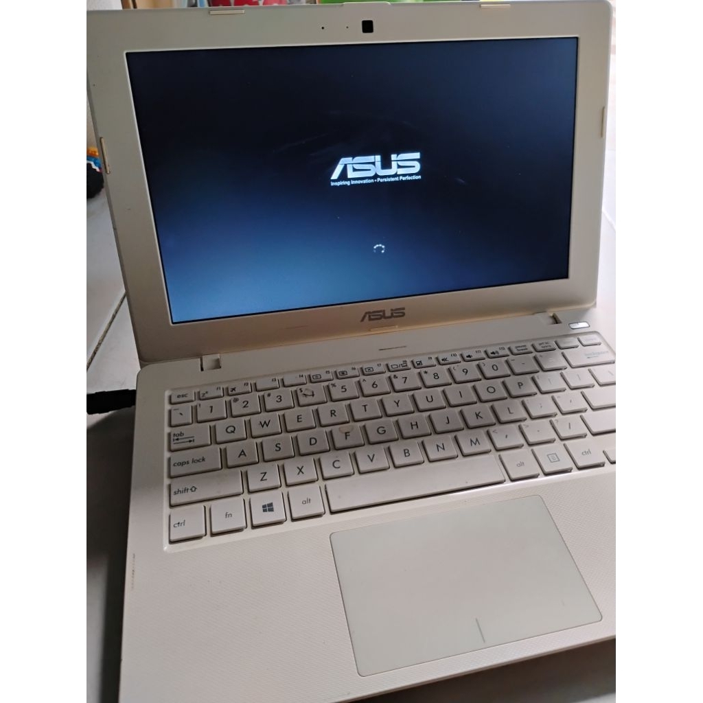 Laptop Netbook Asus X200MA Ram 4Gb Hardisk 320Gb Layar 11.6 inch