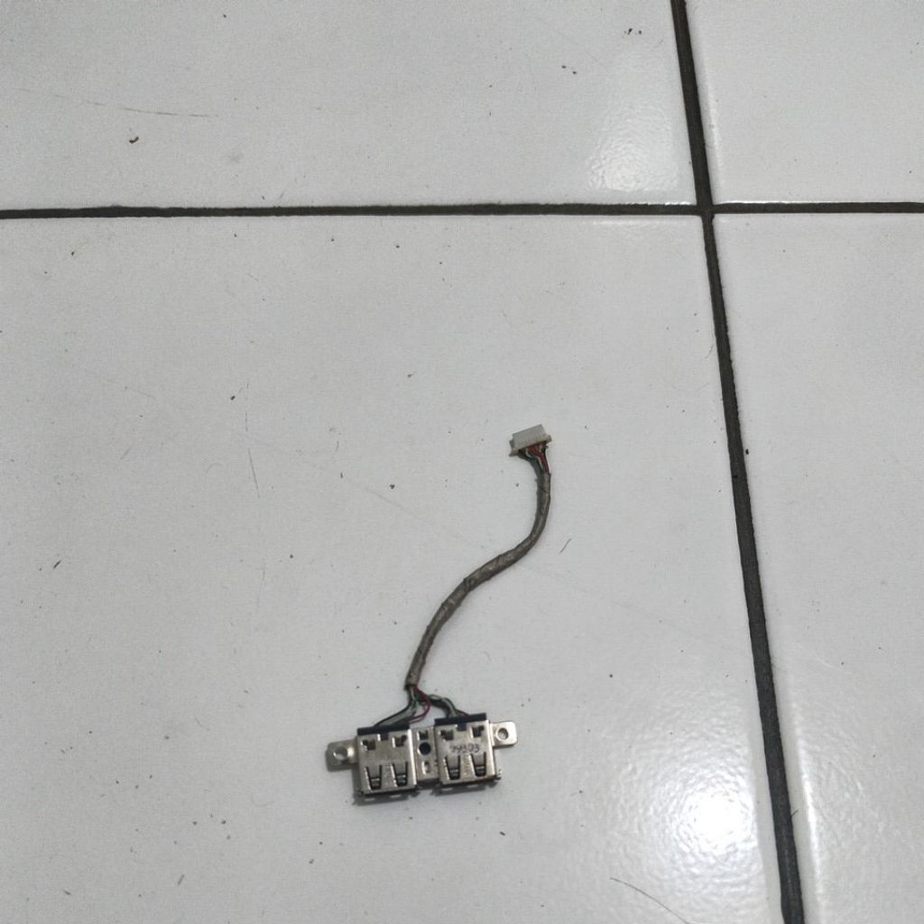 Toshiba Satellite L510 konektor usb