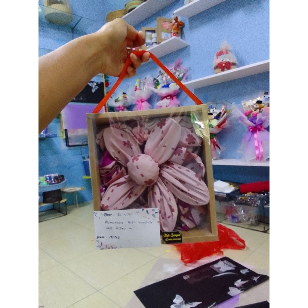 kado hari guru/buket hari guru/box isi jilbab