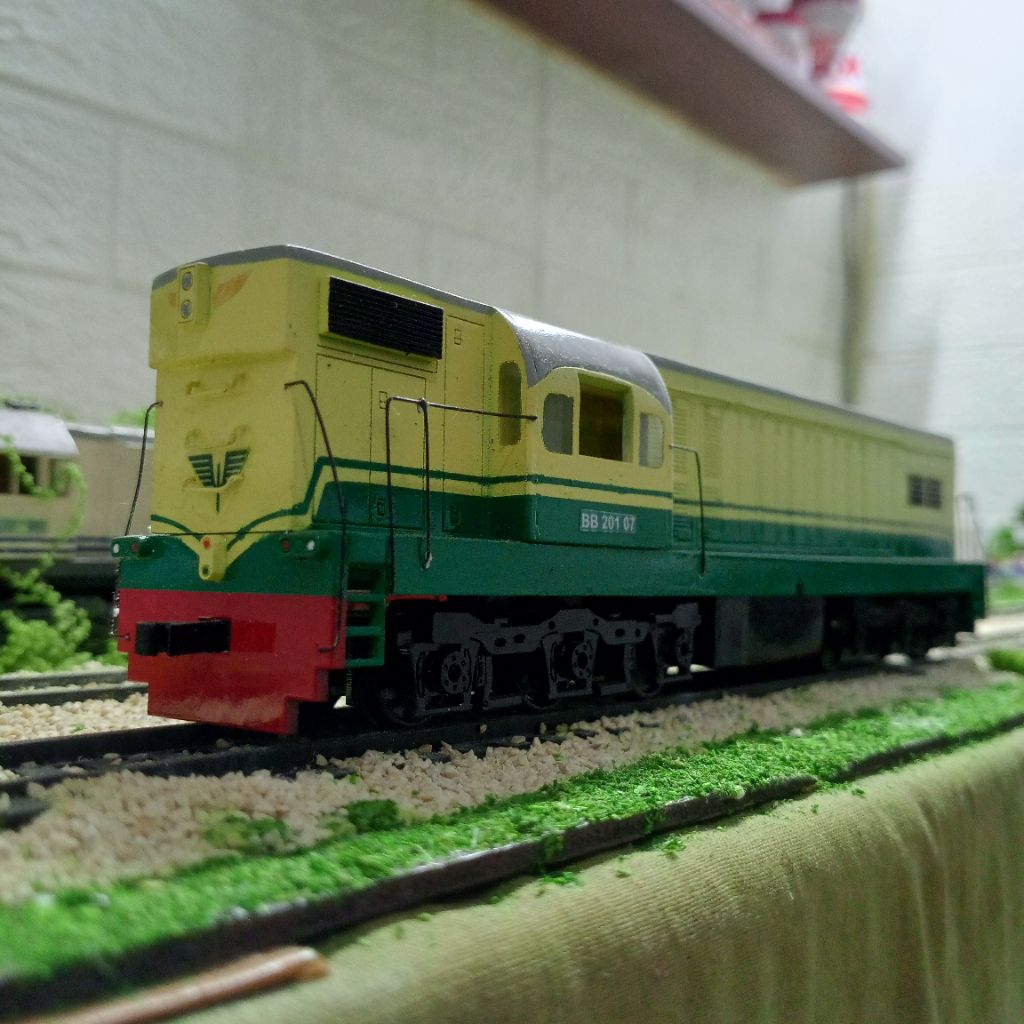 Miniatur lokomotif kereta api Indonesia BB 201 Livery PJKA