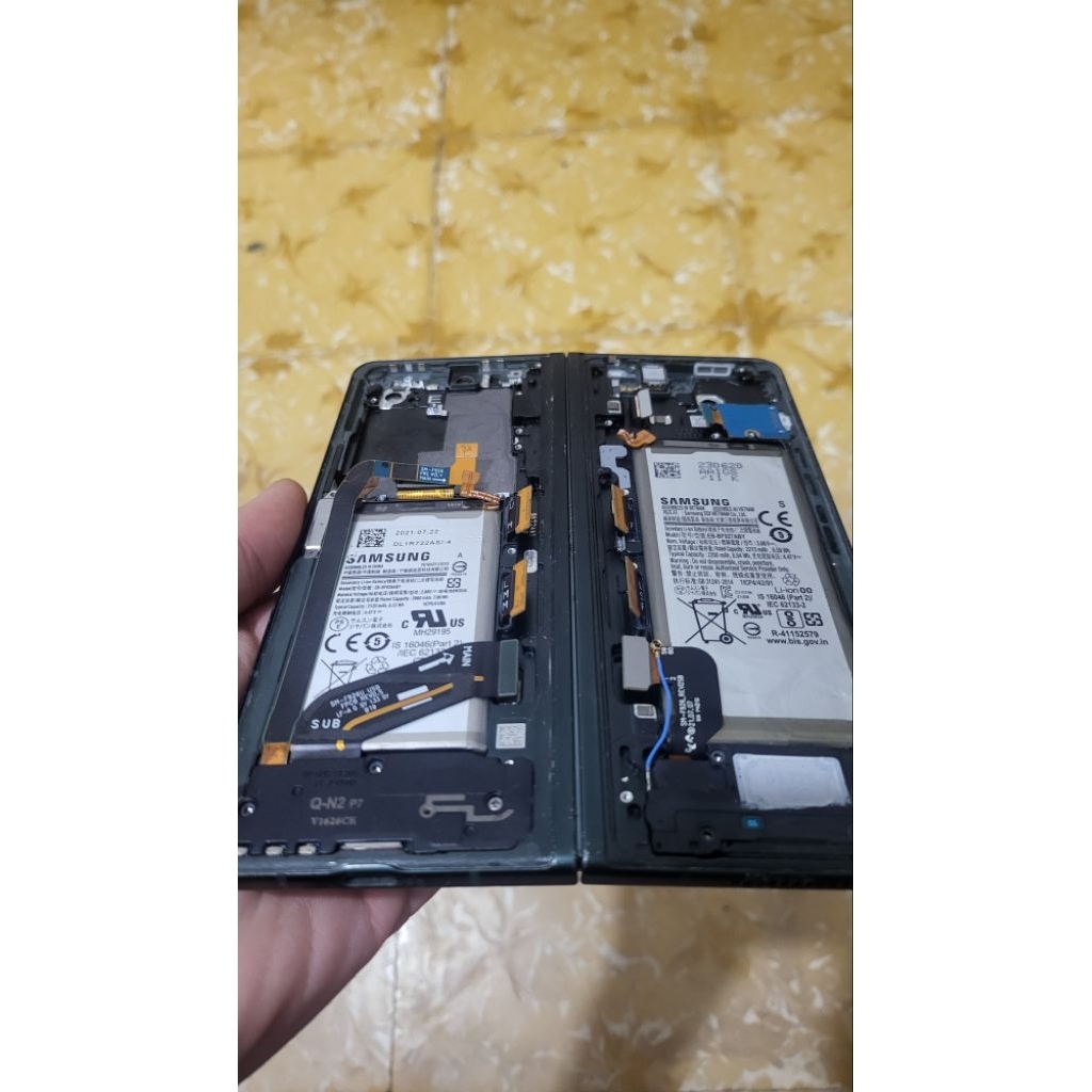 Bezel/frame/engsel Samsung Z fold 3