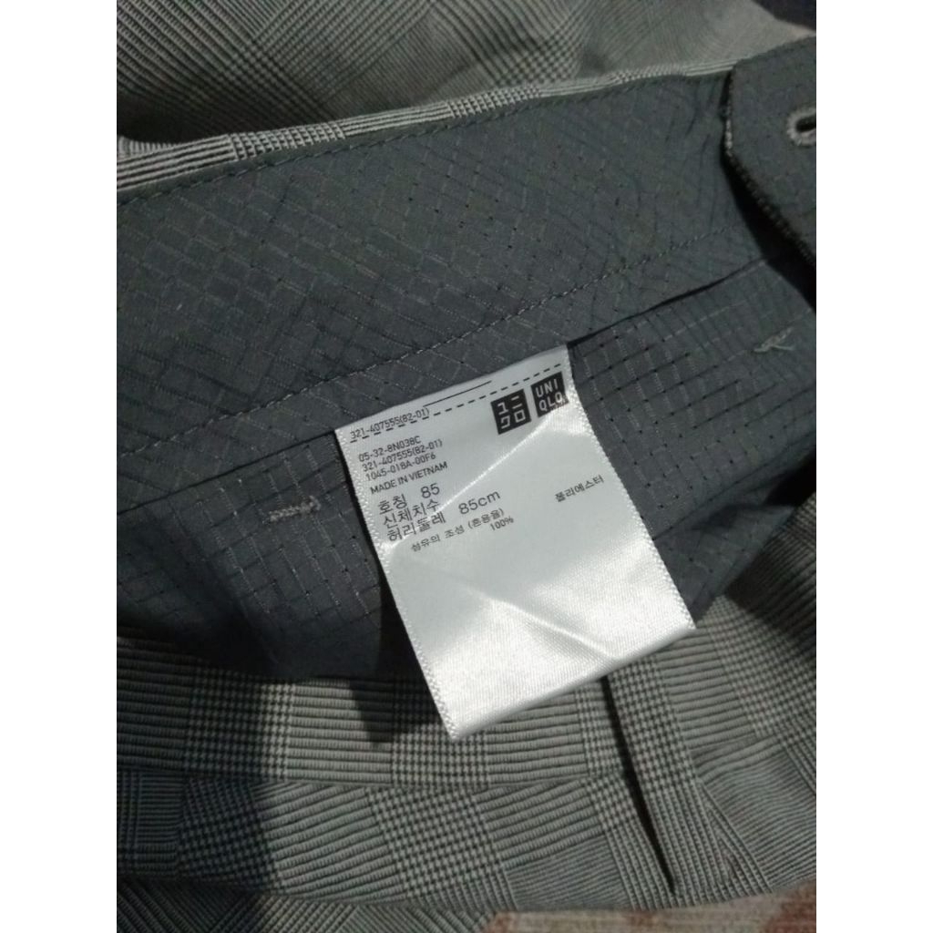 Uniqlo celana Tartan grey pria