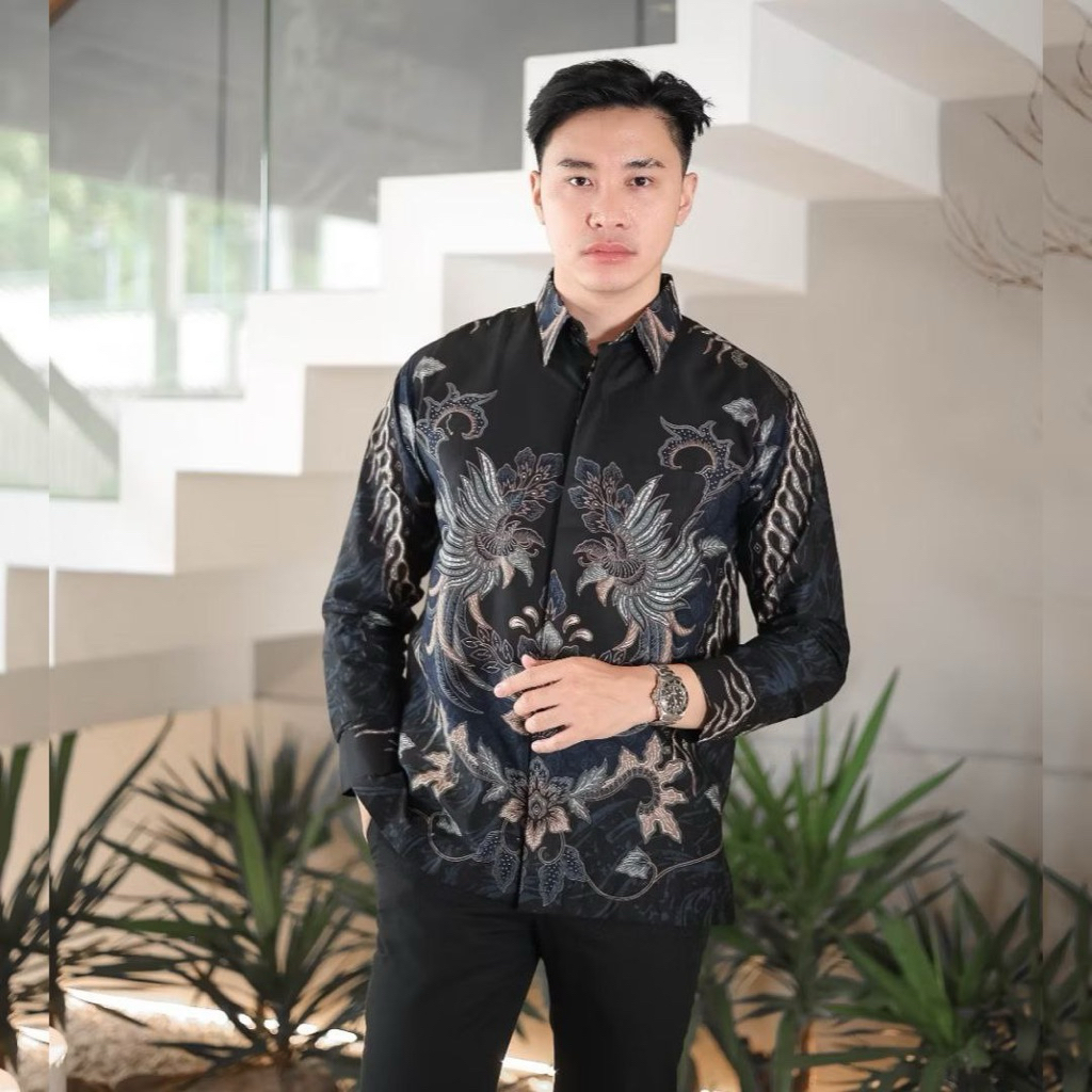 Batik Pria Modern Lengan Panjang – Look Mewah Warna Hitam
