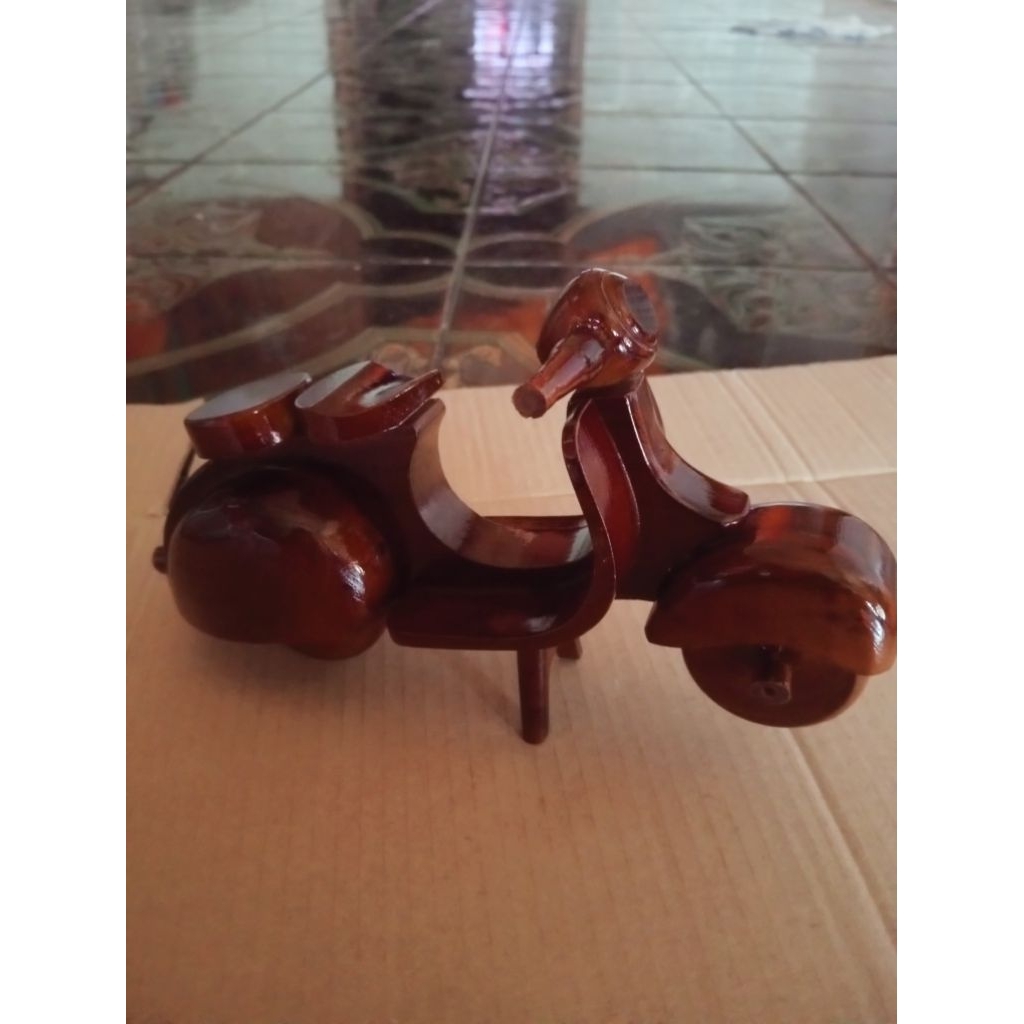 Miniatur vespa kayu jati