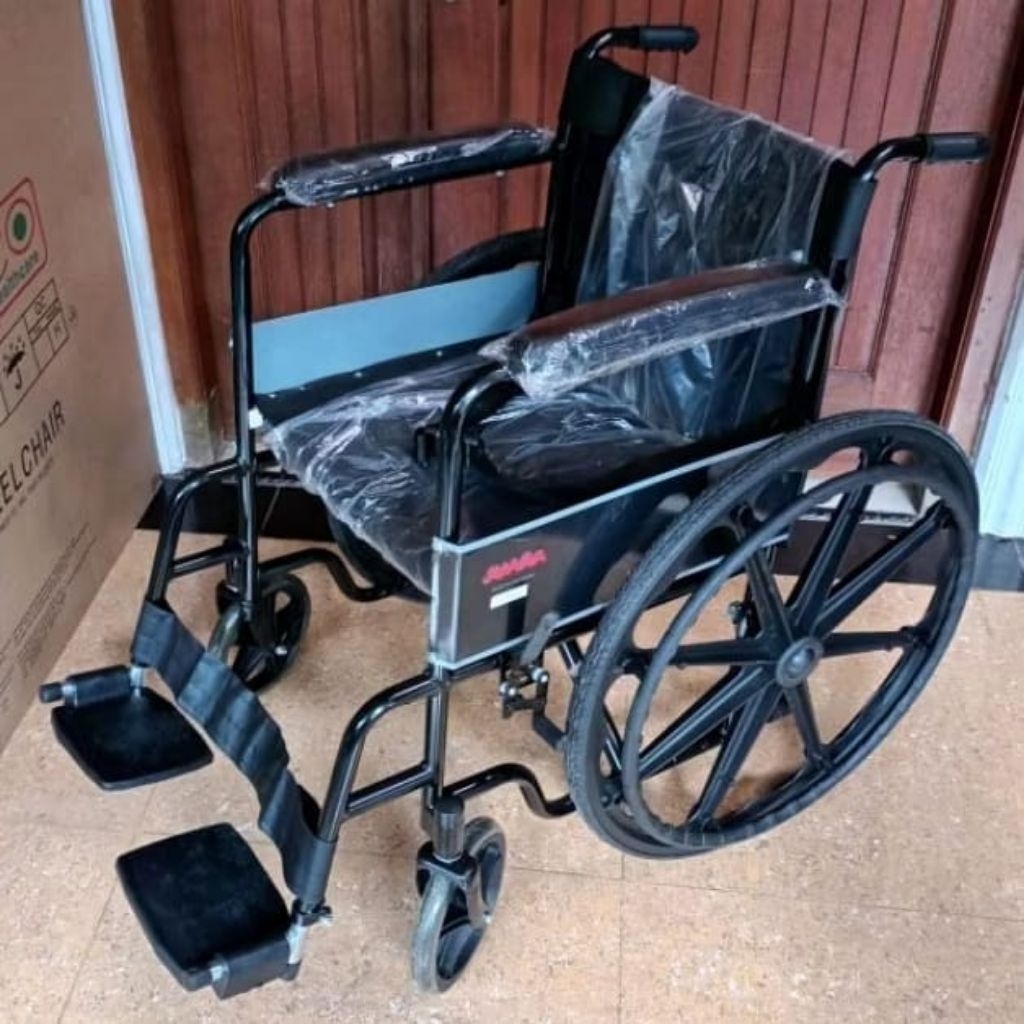 kursi roda racing 06 juara black kursi roda pasien kursi roda medis bisa di pakai mandi.ban mati.jok