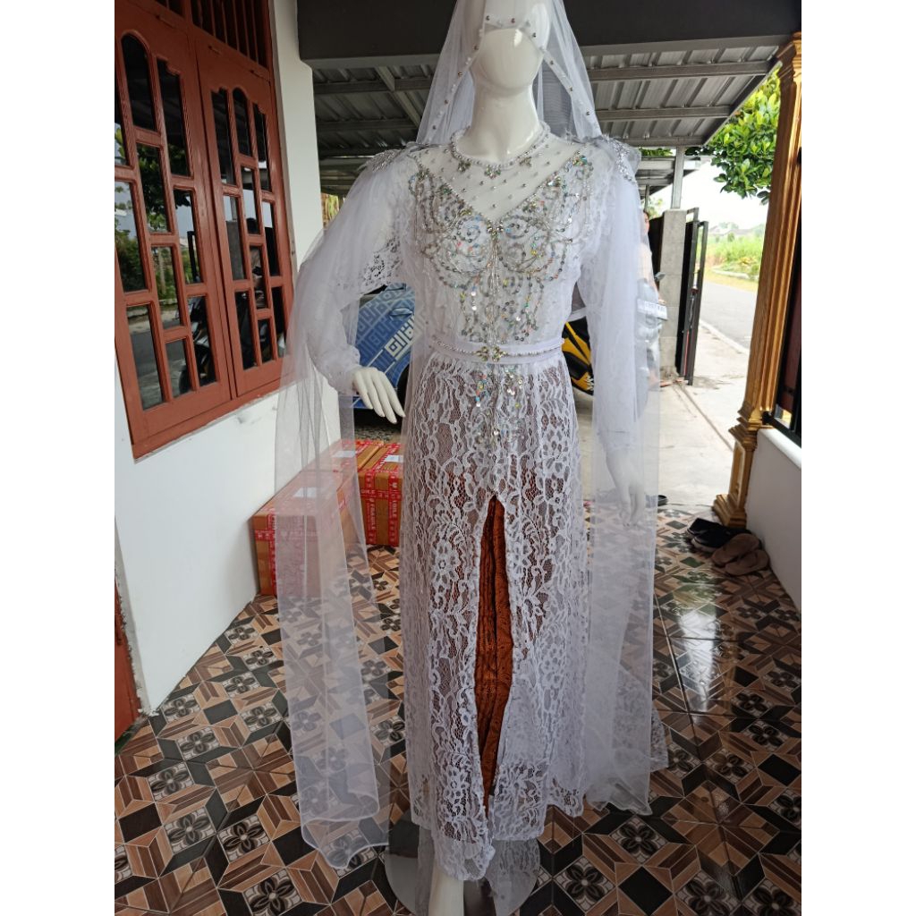 Kebaya akad /kebaya pengantin ekor/ kebaya putih