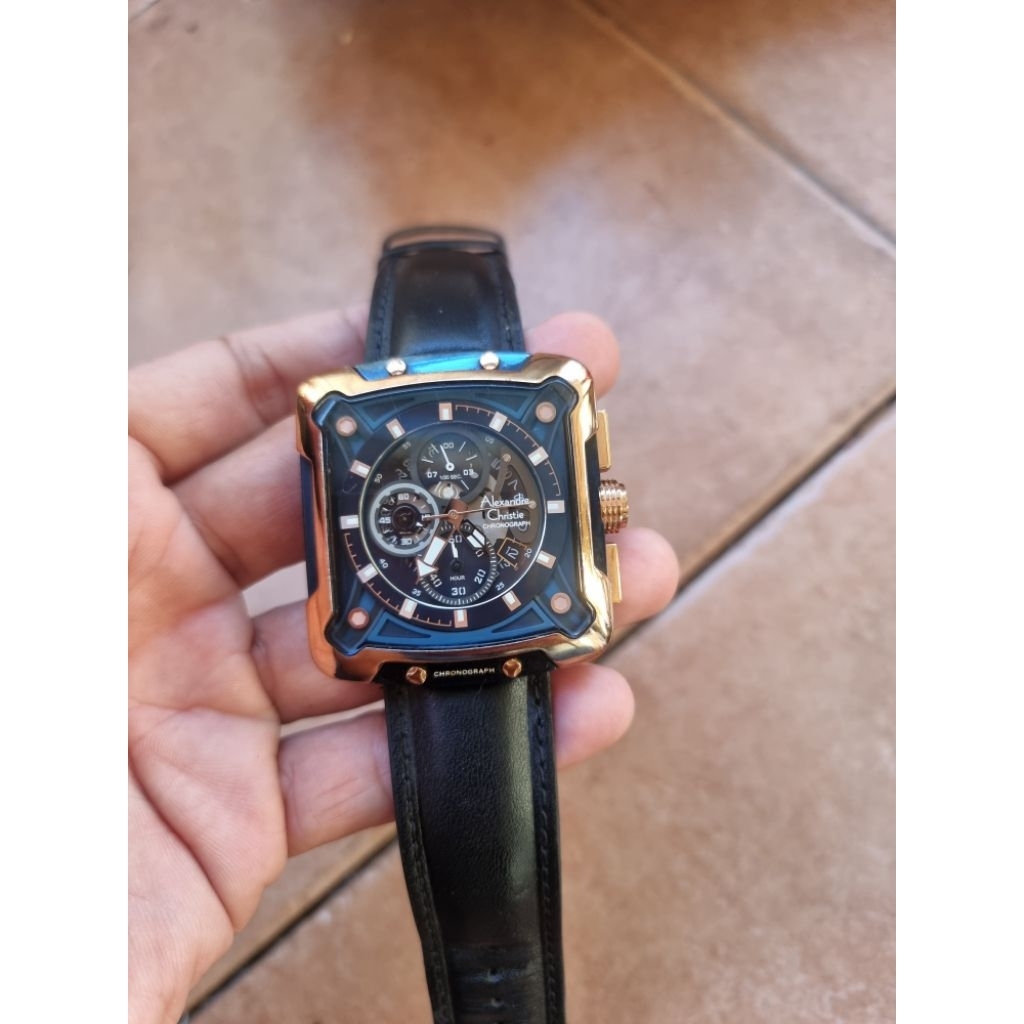 Jam cowok alexander christie