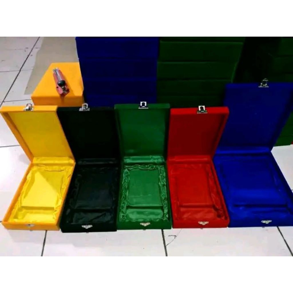 Box plakat/box bludru/box akrilik/box piala/box premium murah