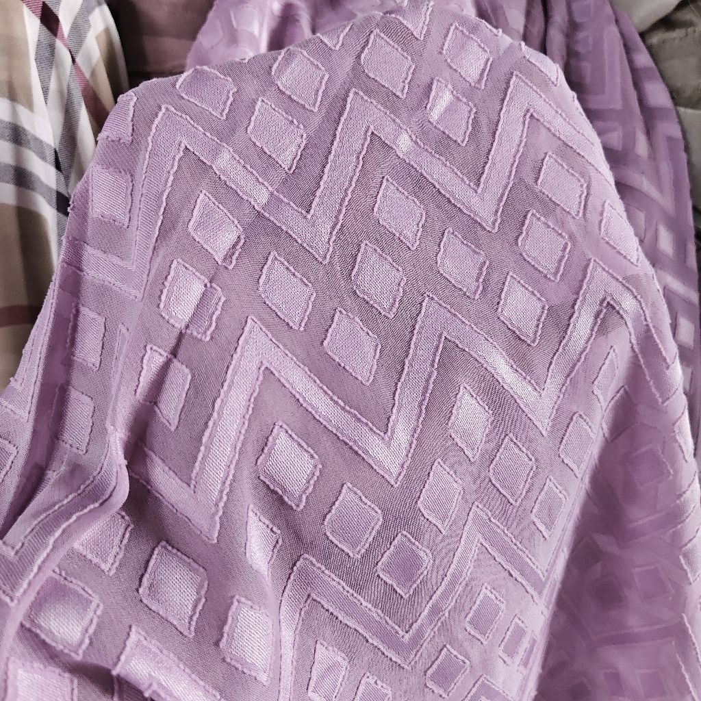 KAIN SIFON URAGIRI PREMIUM WARNA LAVENDER - KAIN SIFON RUBIAH - KAIN SIFON EMBOS HARGA PERSETENGAH M