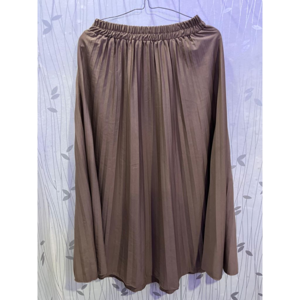 {Preloved} rok plisket