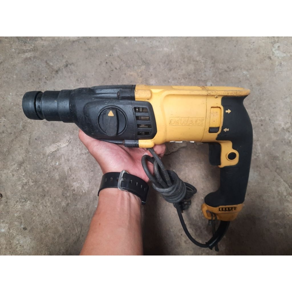 Mesin bor SDS rotary hammer Dewalt (2 fungsi)