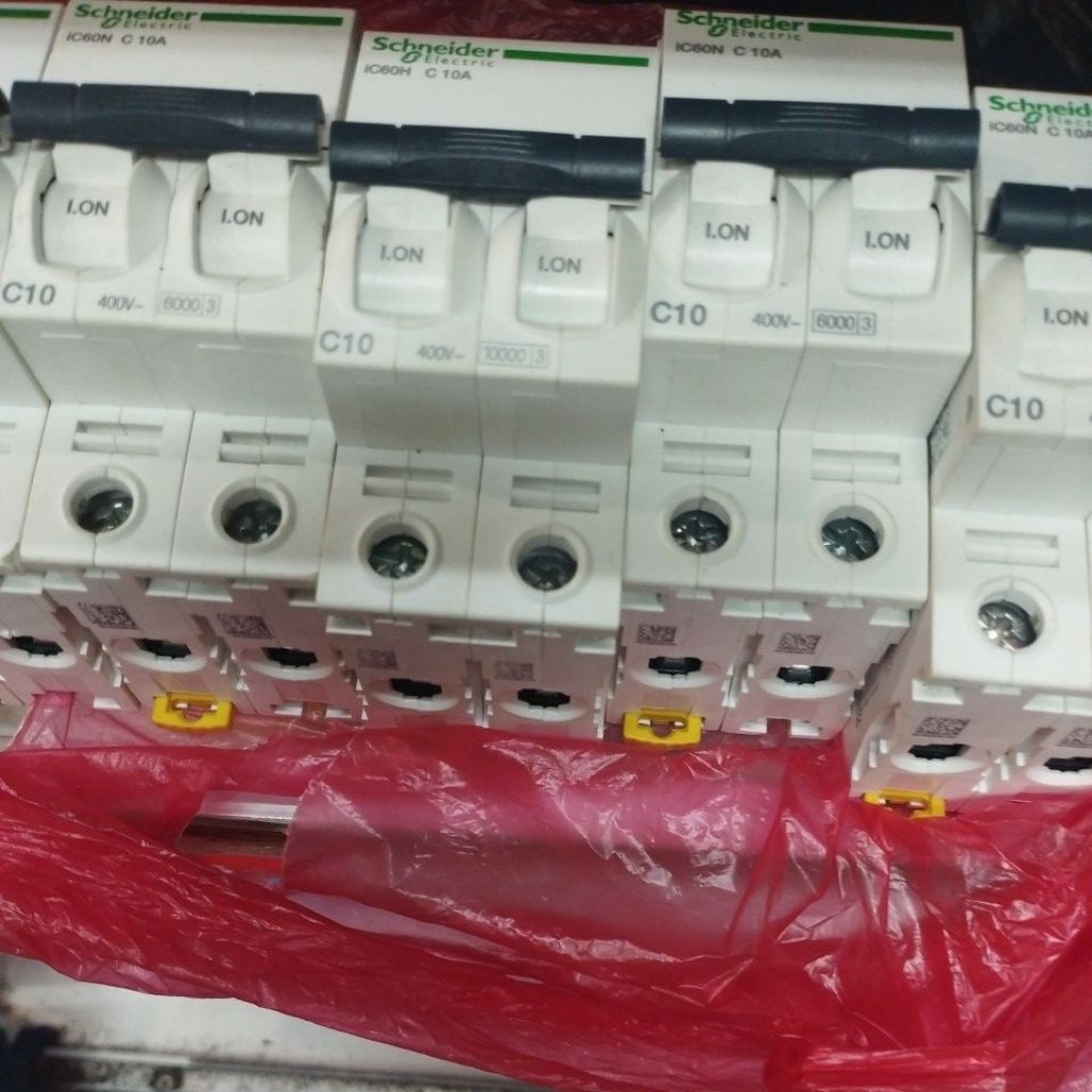 MCB SCHNEIDER IC60N 10A 6KA