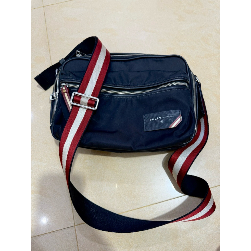preloved tas selempang/ sling bag "Bally Fiji" original good conditon