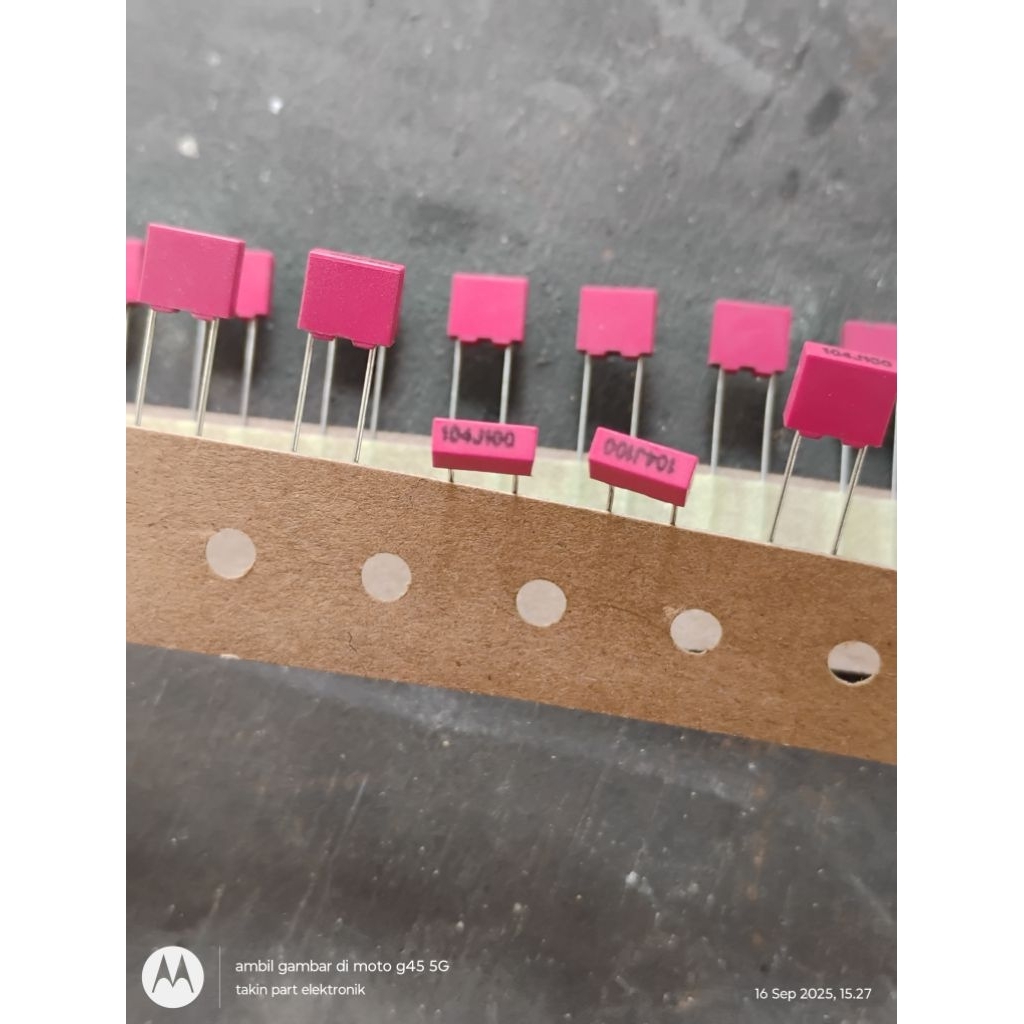 kapasitor mkm 104 merah