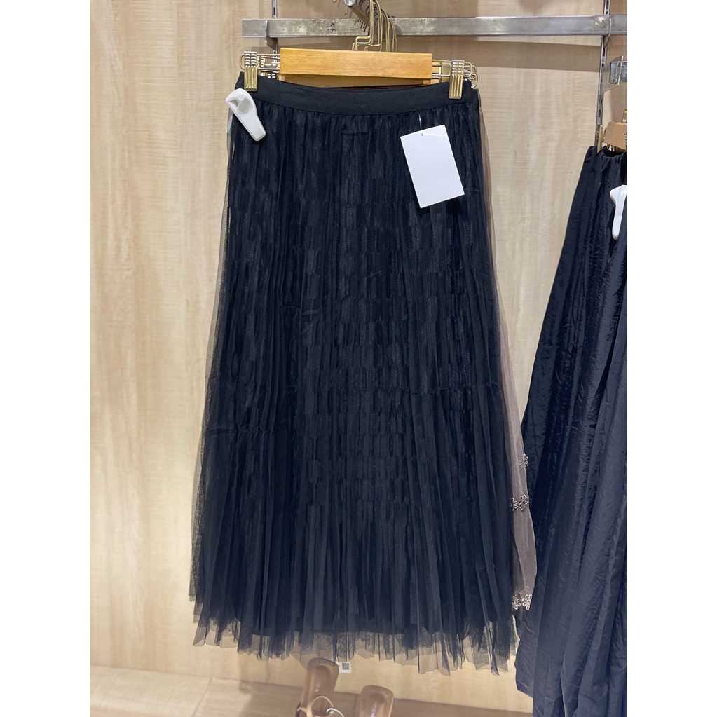 19052 PLEATED MIDI SKIRT BASIC ROK MIDI TUTU HITAM WANITA