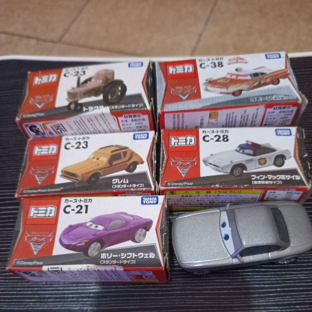 Tomica cars