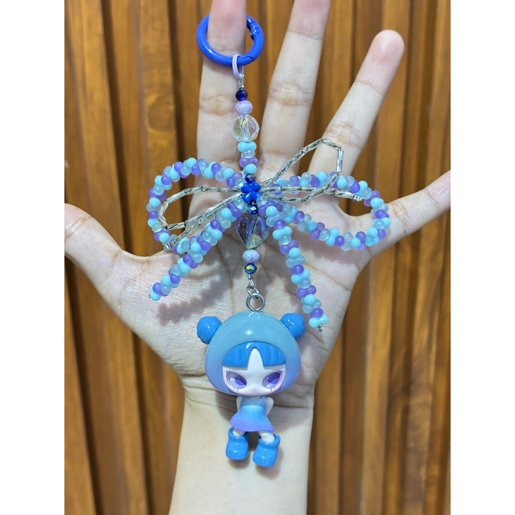 Blaster inn’s purple eyes charm