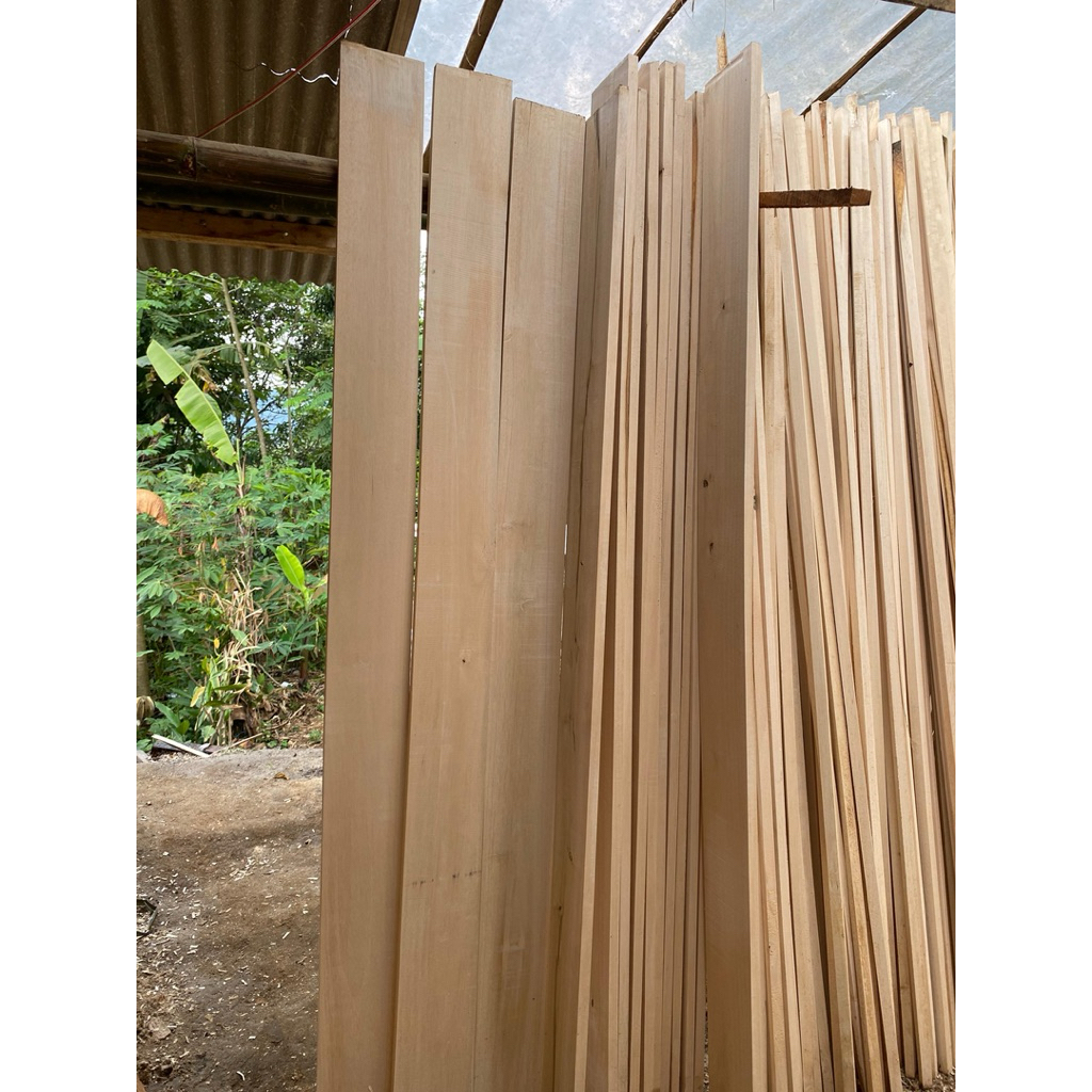 Kayu Papan 2 X 10 X 200 cm Sudah diserut halus