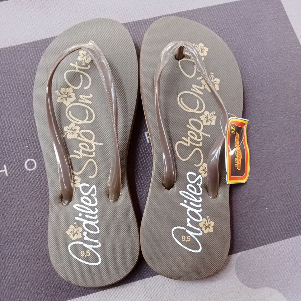 Sandal Ardiles Jepit Wanita, Sandal Jepit Ardiles Motif Step On It Kekinian