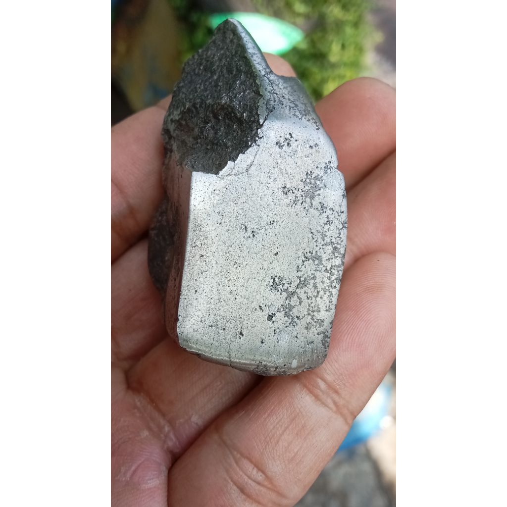 ataxite iron meteorite batu Besi Aji