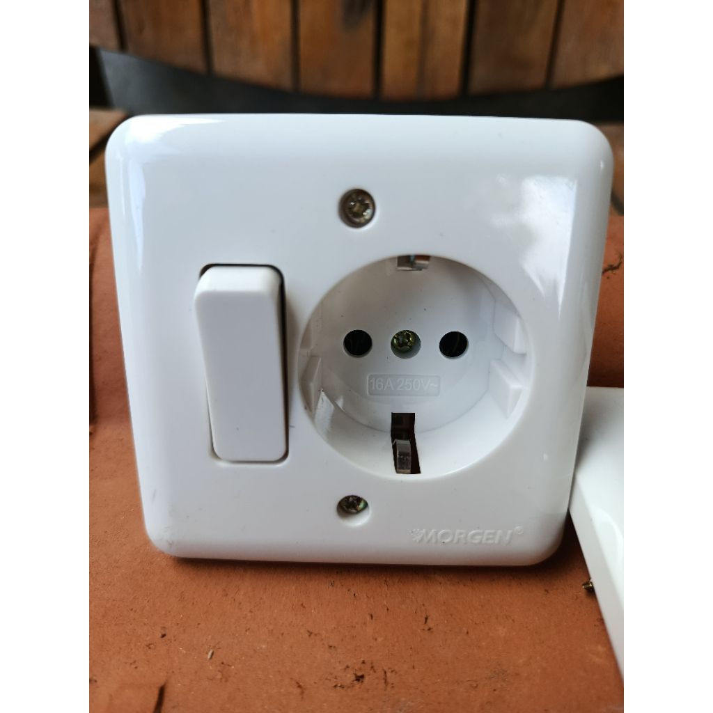 Saklar stop kontak listrik rumah berkwalitas, saklar on-off listrik