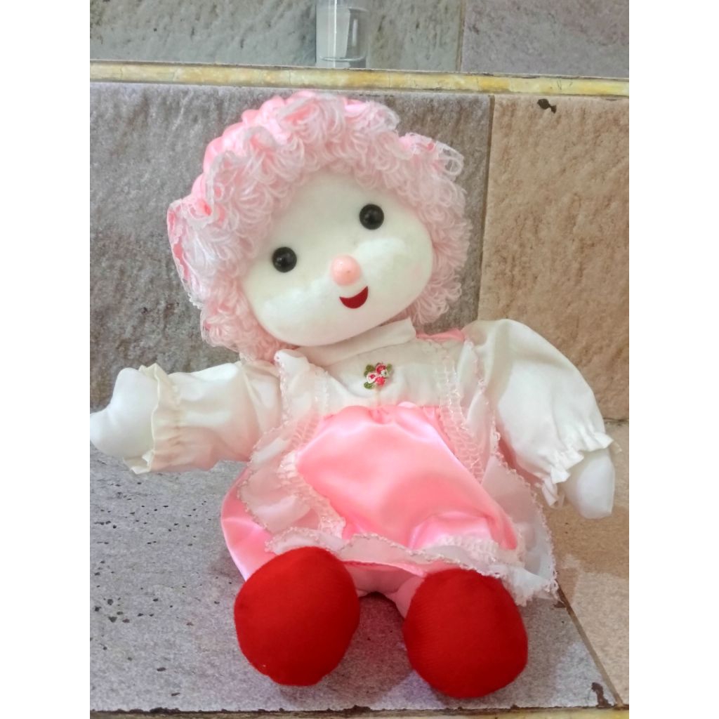 boneka putar musik