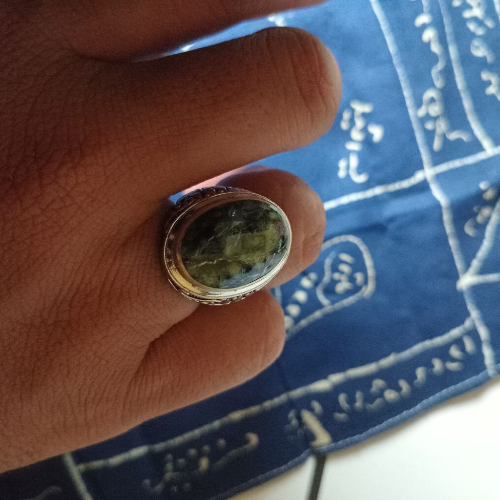 cincin hijau badar besi ketampanan