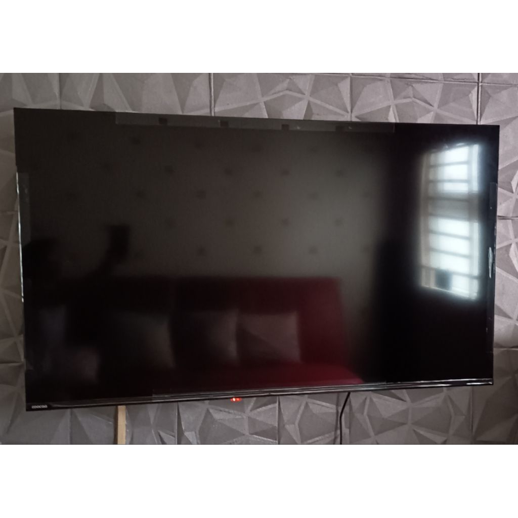 TV merk TCL 50 inch bekas, mulus, cuma kondisi layar mati suara hidup cm layar harus ganti