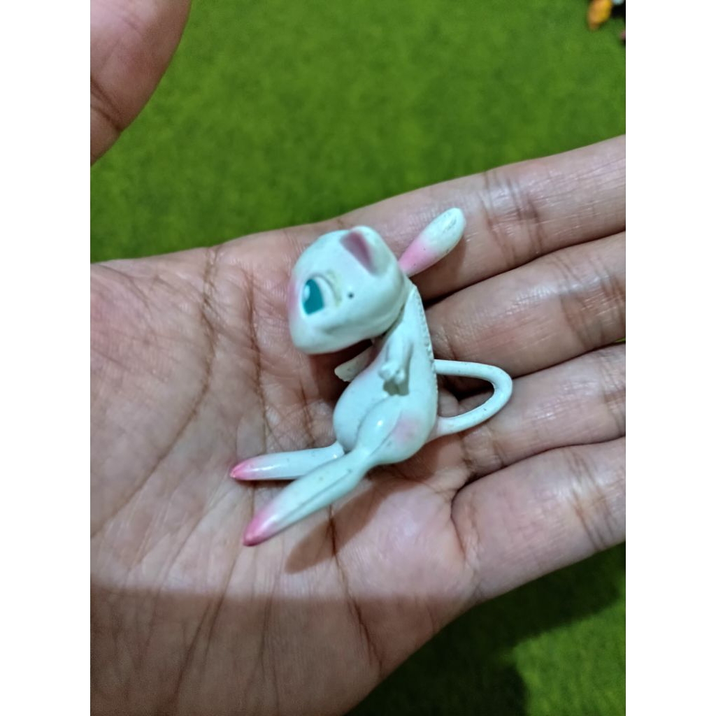 ACTION FIGURE / KOLEKSI / HIASAN POKEMON MEW TOMY