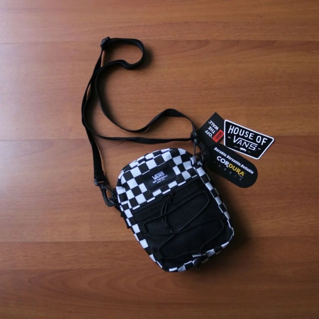 TAS SELEMPANG HITAM PUTIH TAS SLINGBAG