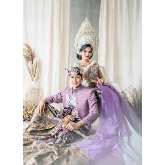 jasa edit foto biasa jadi foto pasangan pengantin adat bali di cetak ukuran 10R