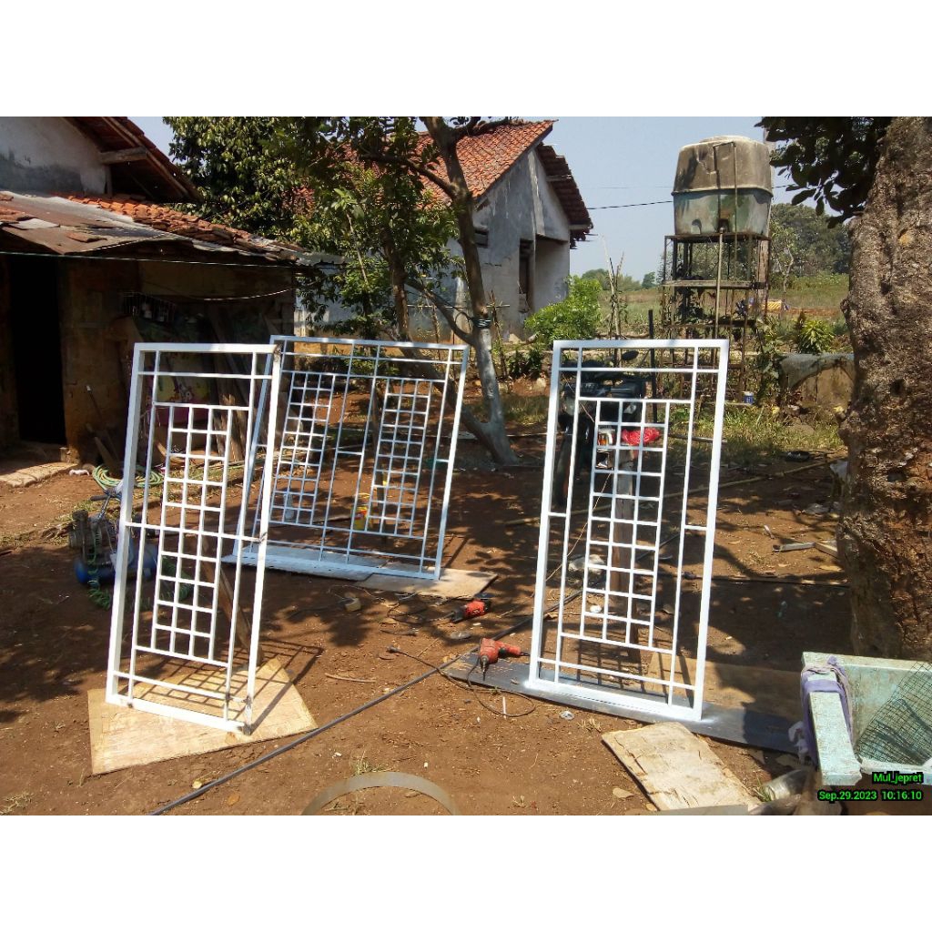 Tralis jendela besi pengaman jendela