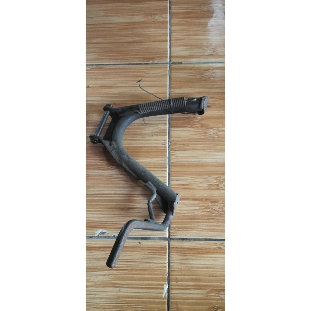 standar tengah Yamaha Mio sporty