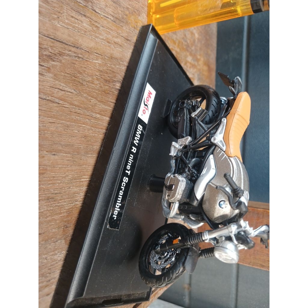 Diecast Motor BMW R Nine Scrambler by Maisto