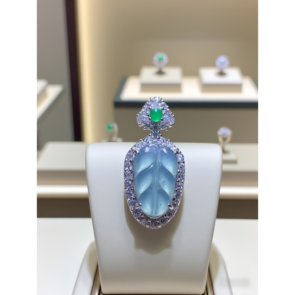 Liontin Daun Giok Natural Batu Permata Biru Perhiasan perak dengan batu giok. Giok alami,