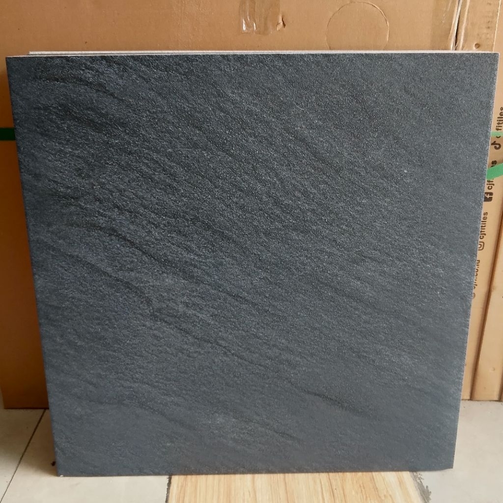 Keramik Lantai Uk 50x50 Cakra Ardonis Hitam Kasar
