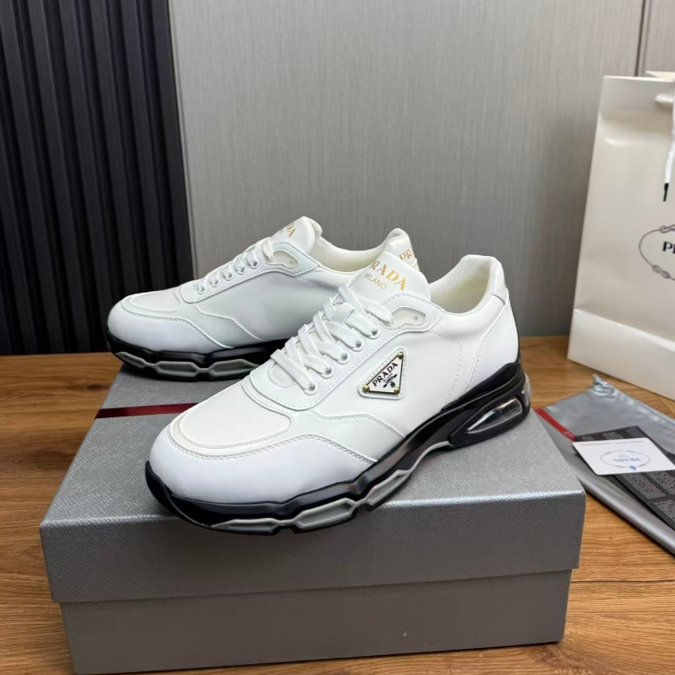 Prada sepatu olahraga putih pria sepatu lari yang nyaman