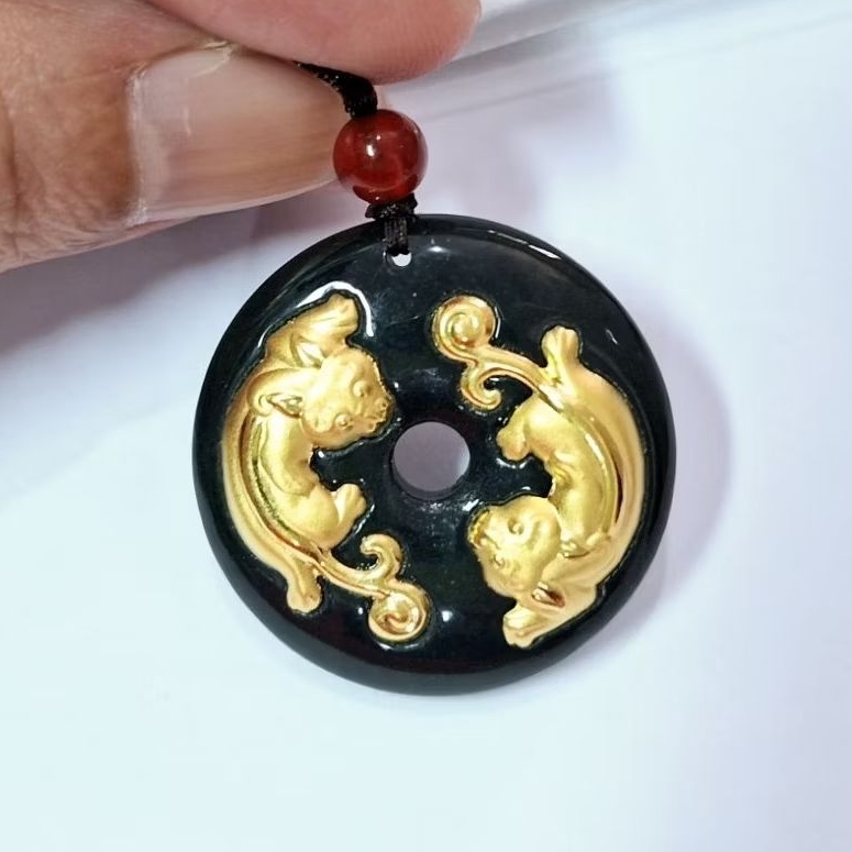 0249 Pixiu-Liontin giok pixiu black nephrite. Liontin pixiu berlapis serat emas murni 24k. Bersertif