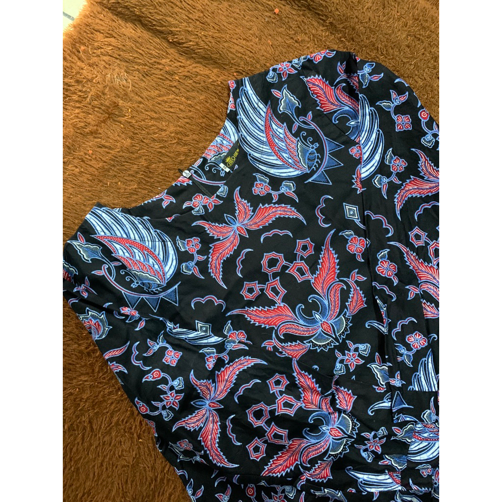 Blouse Batik Wanita Merk Benang Raja Resleting Belakang Motif Batik Hitam Biru