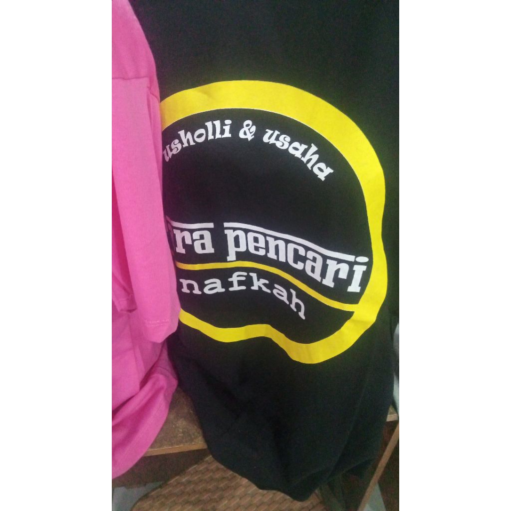 kaos dengan desain unik