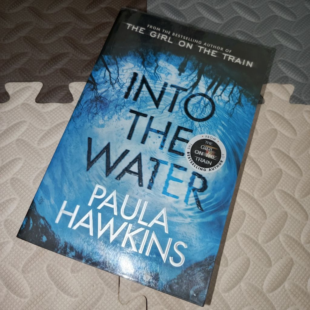 Into the Water - Paula Hawkins novel english