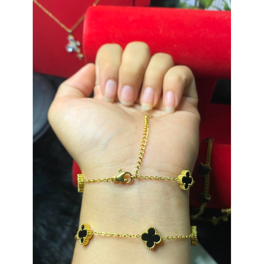 gelang clover mata hitam titanium