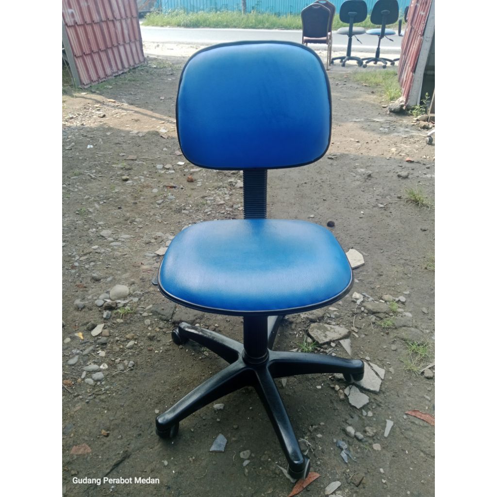 Kursi Hadap Kantor Kaki Besi Bekas / Kursi Kantor Bekas Murah