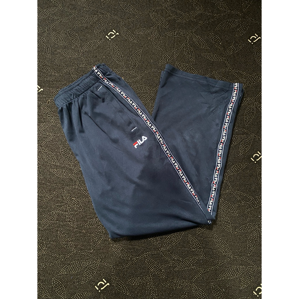 Trackpants fil4 tapped