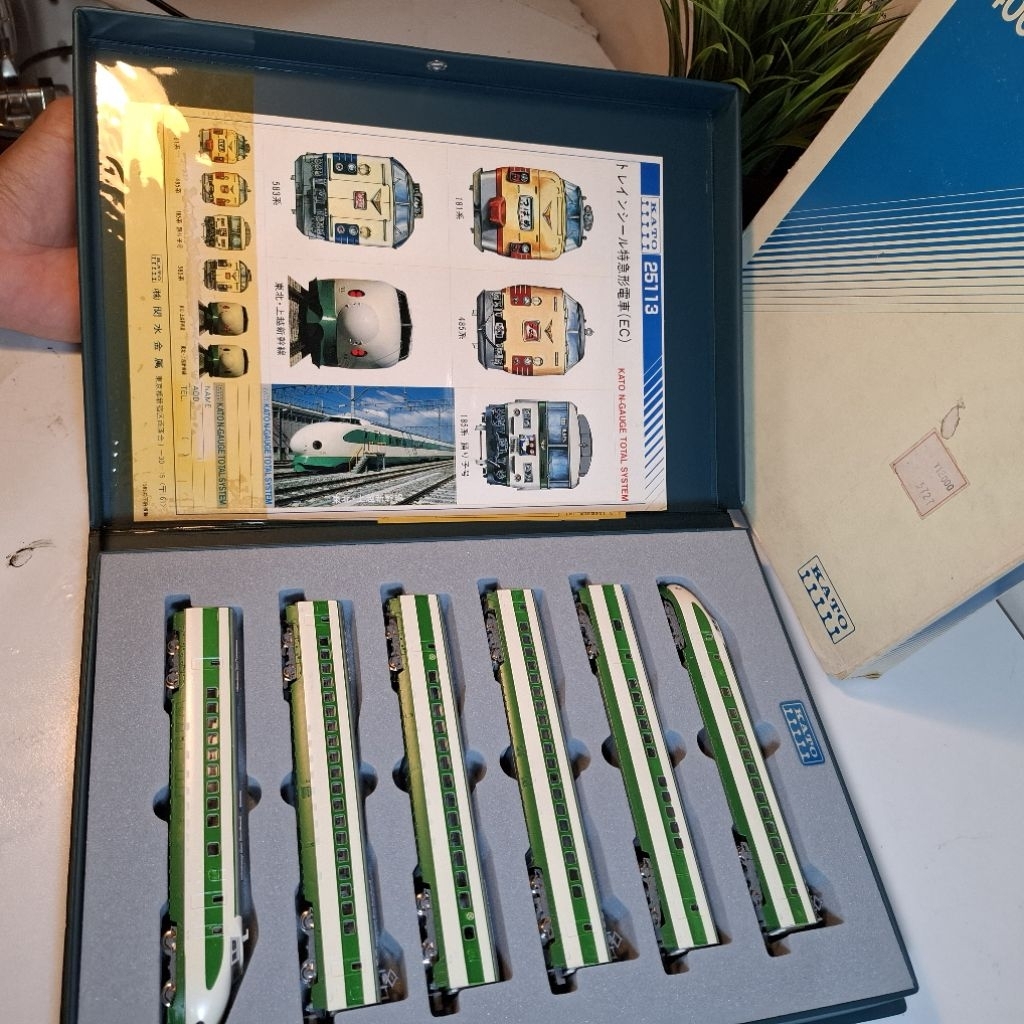 Kato Shinkansen 0 Series Model Kereta Api Hijau Putih Detail Tinggi untuk koleksi