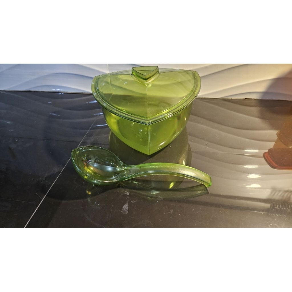 triangle crystal tupperware,kapasitas 2,2liter tupperware